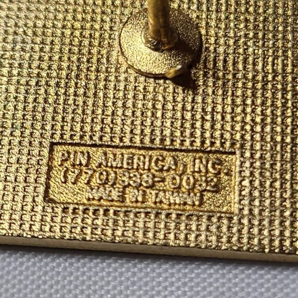 Houston TX Desk & Derrick Club Pin North Harris Montgomery Counties Gold Tone - Picture 6 of 8